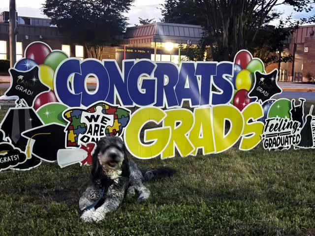 Good morning from River! 🐾🎓
River is sending big congratulations to the Pointer Ridge Elementary grads! He found the perfect spot in front of the sign to help celebrate their special day. 💙💛
#CongratsGrads #PointerRidgeElementary #signlady #dmvyardcards #yardcards maryland