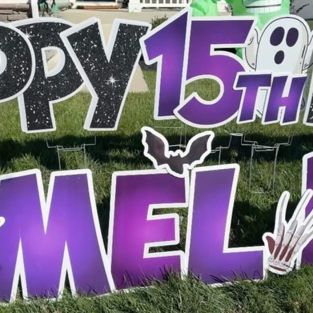 🎬🍿 A Little Fright, A Lot of Birthday Fun! 🎉
Happy 15th Birthday, Mel-Boo! 🎂🩸 One of our favorite customers is celebrating with a scary movie night, and we had so much fun bringing her birthday theme to life! A little spooky, a little sweet, and a whole lot of birthday fun! ❤️
#ScaryMovieNight #Sweet15 #BirthdayYardSigns #signlady #dmvyardcards yardcards maryland